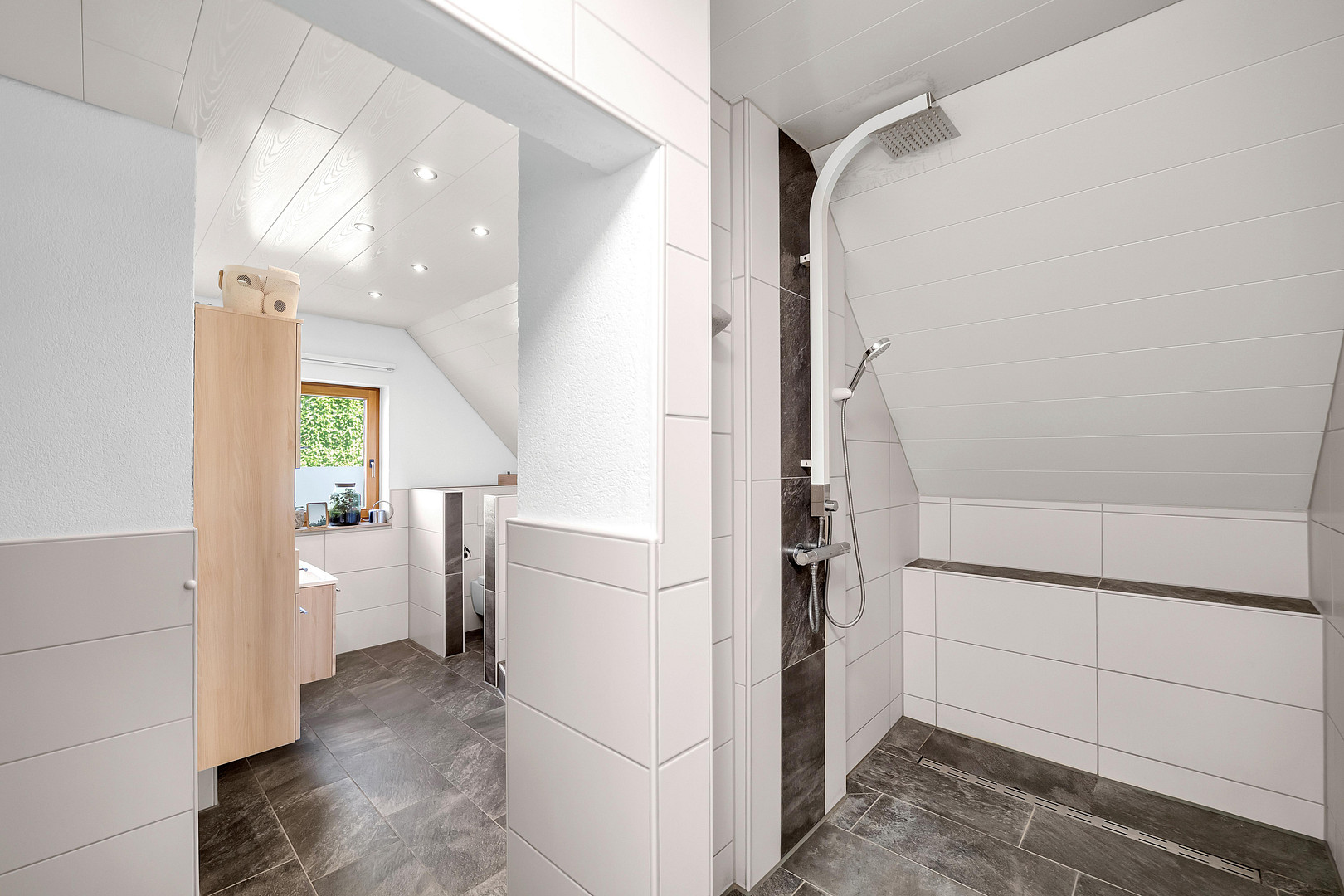 Grundsolides Zweifamilienhaus in Berglage: 223 m² Weite, absolute Privatsphäre und clevere Technik – Crailsheim(Wittau) – Vorschaubild 25