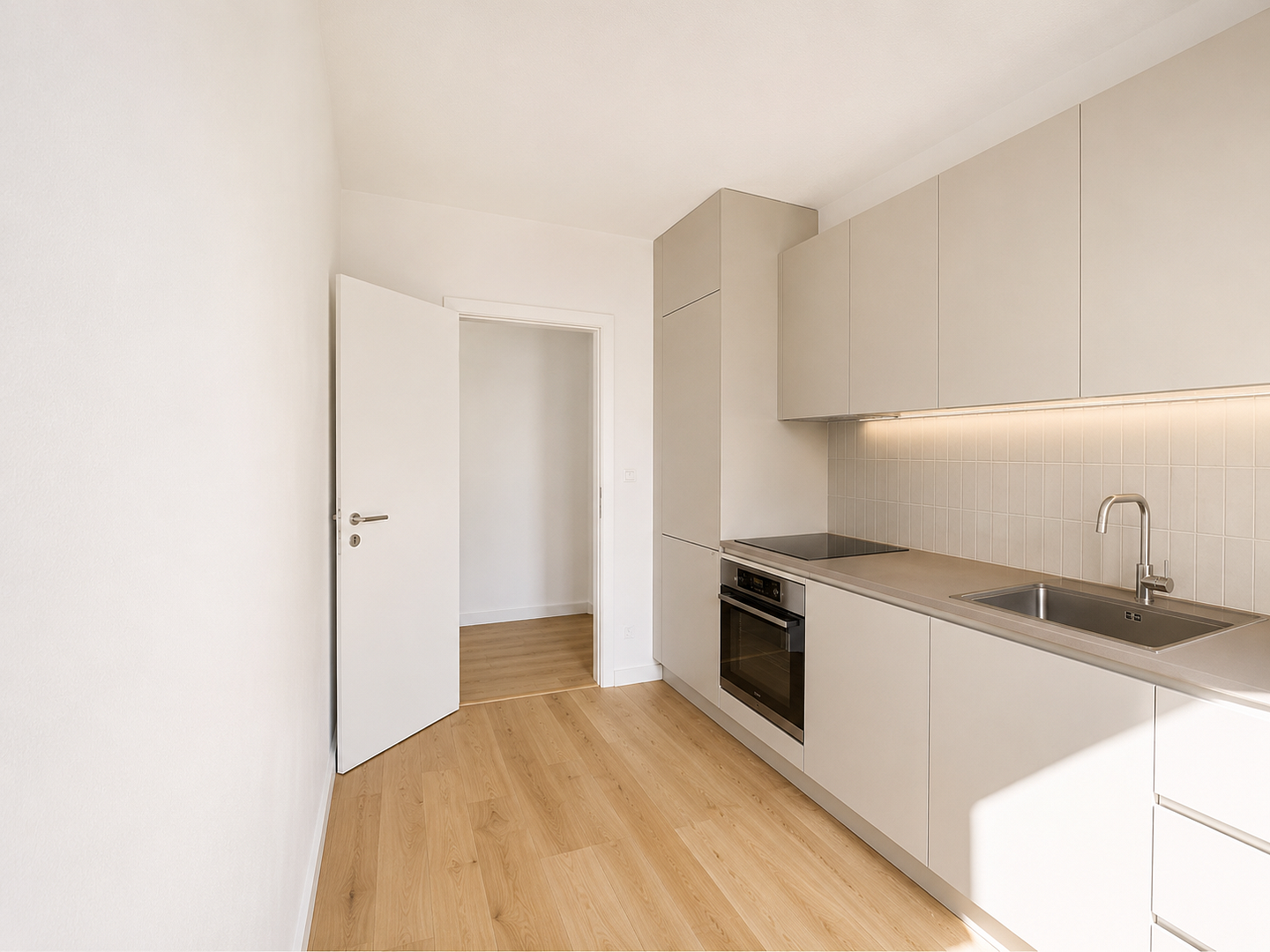 Bezugsfrei und mit Klimaanlage: Sanierte 2-Zimmer-Wohnung mit Balkon in der Maxvorstadt – München(Schwabing) – Vorschaubild 4