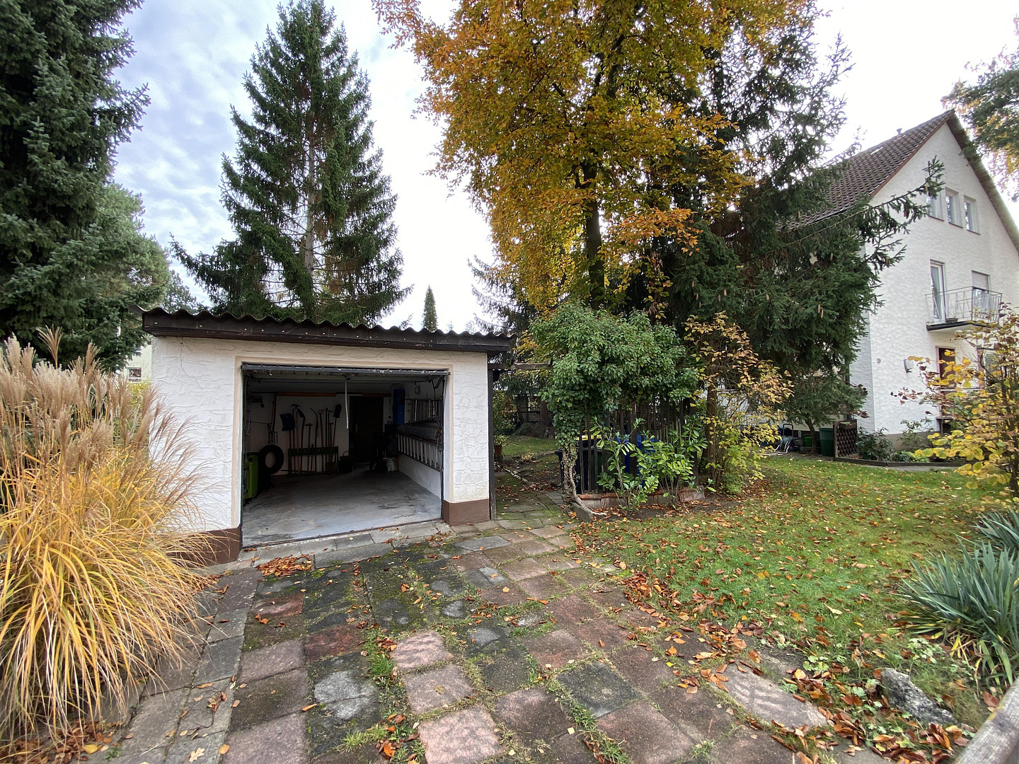 Mehrfamilienhaus mit 3 Wohnungen, Garage und Garten – 91058 Erlangen – Vorschaubild 2