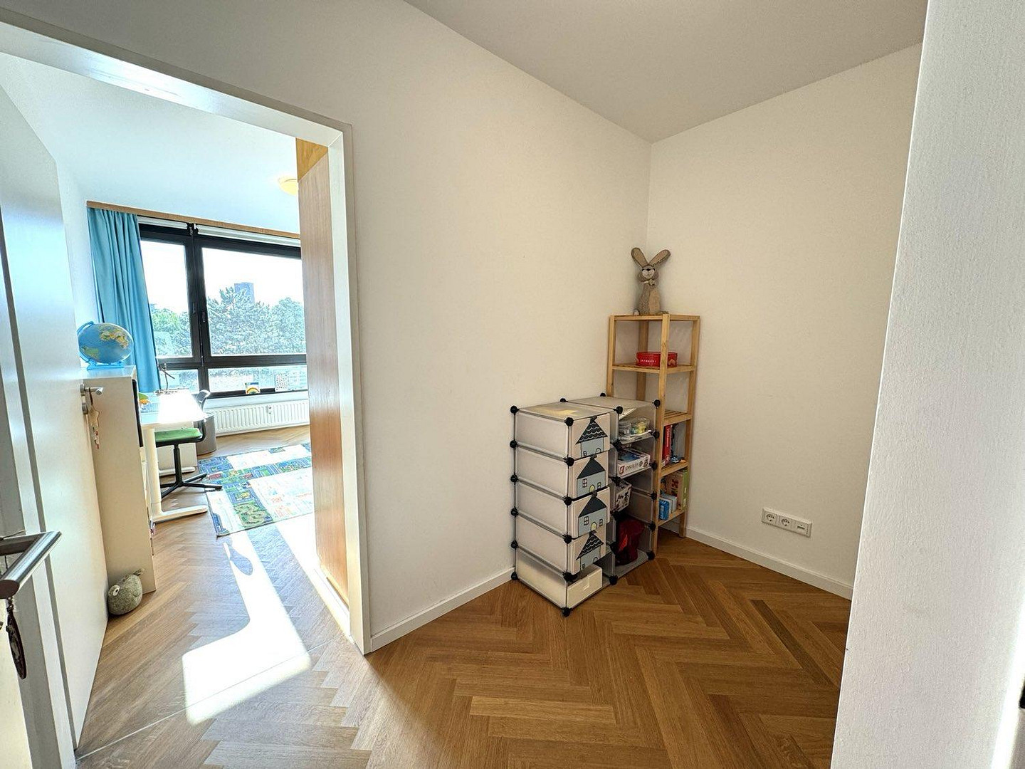 *PROVISIONSFREI* Helle 4-Raum-Wohnung mit 2 Balkonen in gepflegtem Haus – Herchenbachstr. 5, 40470 Düsseldorf(Mörsenbroich) – Vorschaubild 2