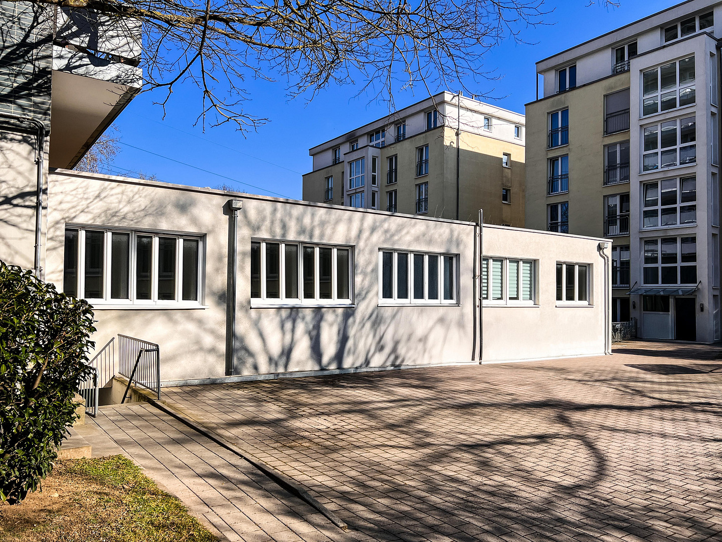 Saniertes 3-Familienhaus am Sommerhofenpark: Top-Rendite & enormes Potenzial! – Sommerhofenstraße 2, 71067 Sindelfingen – Vorschaubild 2