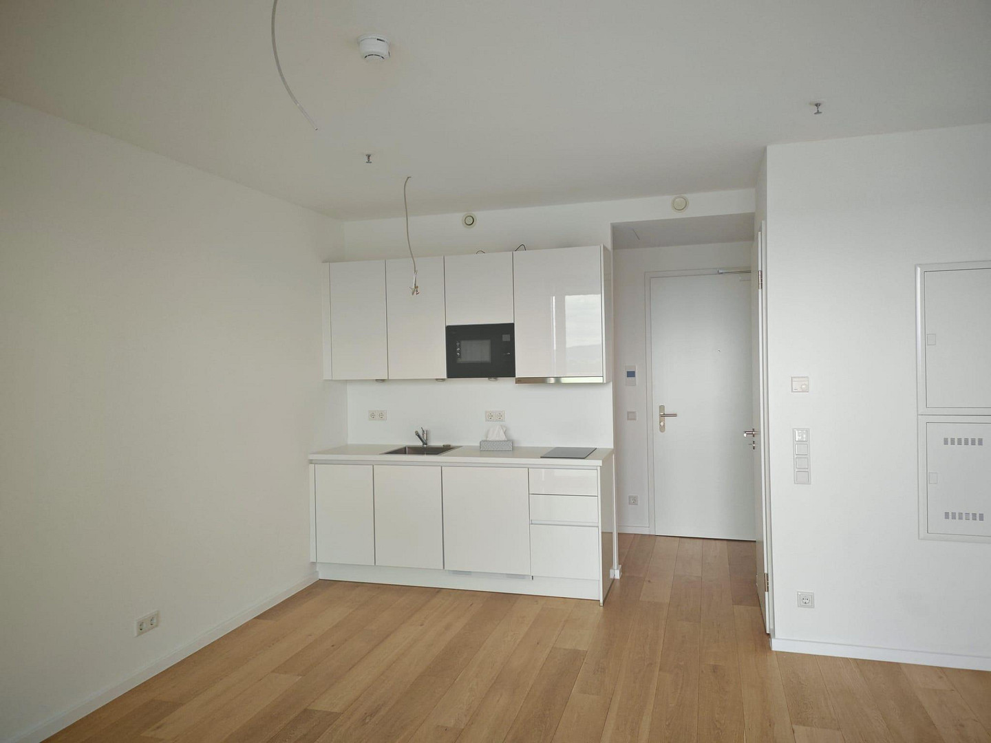 EDEN Tower Frankfurt: Exklusives 2-Zimmer-Apartment im 23. OG mit Skyline-Blick und Balkon – Foto 4