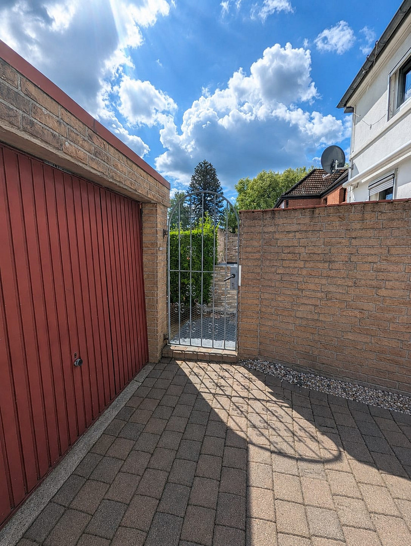 Gemütliches Reihenendhaus mit großem Garten, Terrasse, Garage und viel Nutzfläche – Bechsteinstraße 52, 45883 Gelsenkirchen – Vorschaubild 2