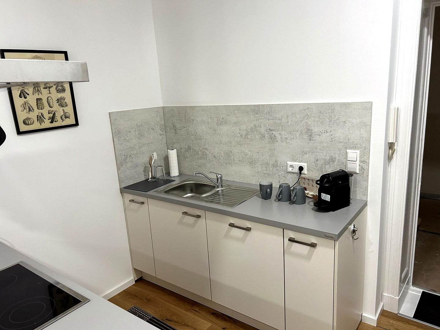 Hochwertig sanierte 1 Zimmer Altbauwohnung mit Loftcharakter Nähe U Bahn Station Frankfurter Tor – Berlin(Friedrichshain) – Vorschaubild 3