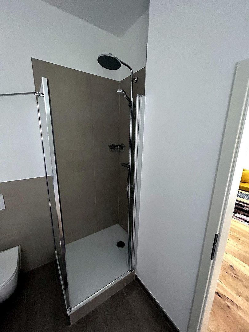 Hochwertig sanierte 1 Zimmer Altbauwohnung mit Loftcharakter Nähe U Bahn Station Frankfurter Tor – Berlin(Friedrichshain) – Vorschaubild 5