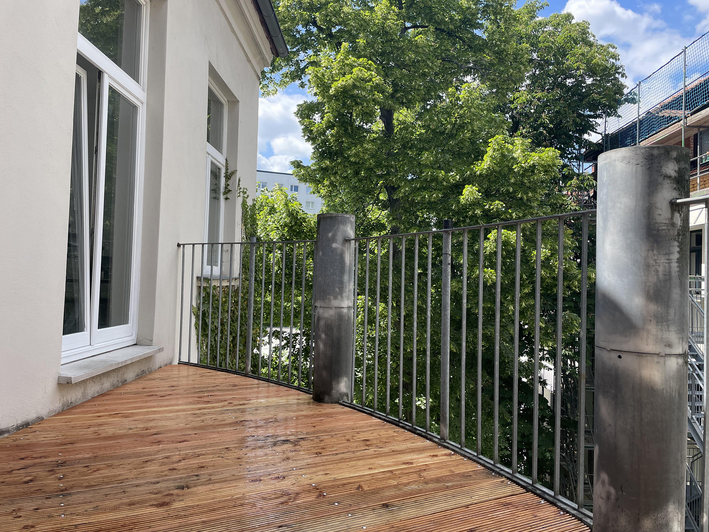 Elegant 5-Room Historic Apartment with 16 m² Sunny Balcony – Available from 01 September 2026 – Dufourstrasse 4, 4107 Leipzig(Zentrum) – Vorschaubild 2