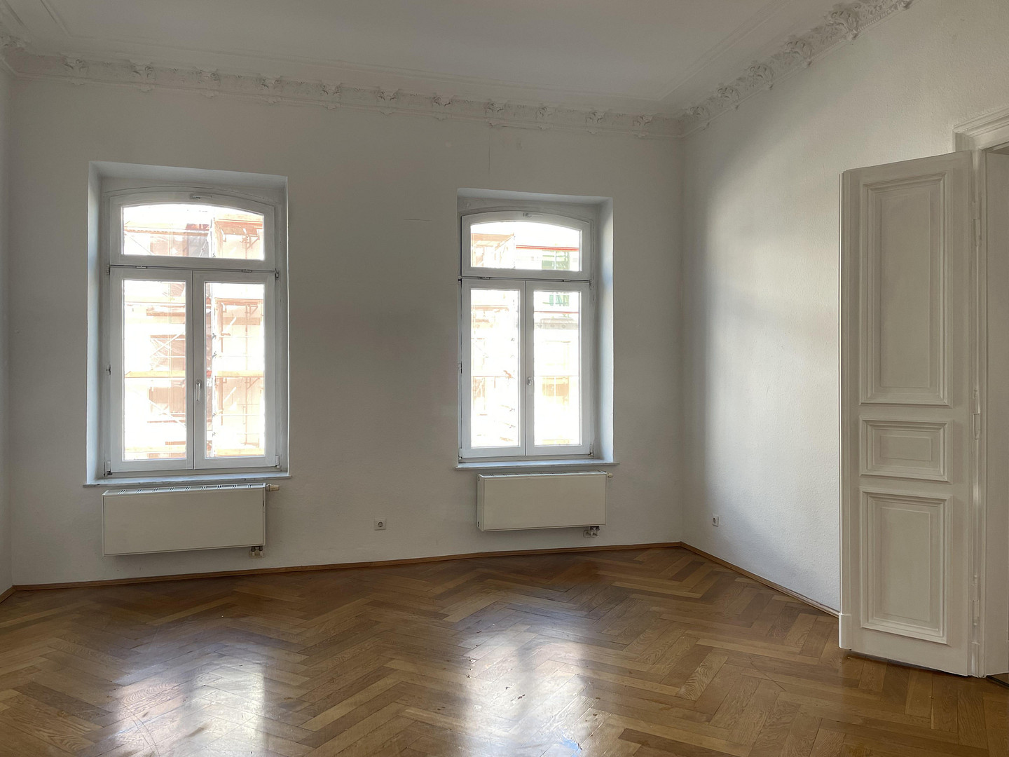 Elegant 5-Room Historic Apartment with 16 m² Sunny Balcony – Available from 01 September 2026 – Dufourstrasse 4, 4107 Leipzig(Zentrum) – Vorschaubild 5