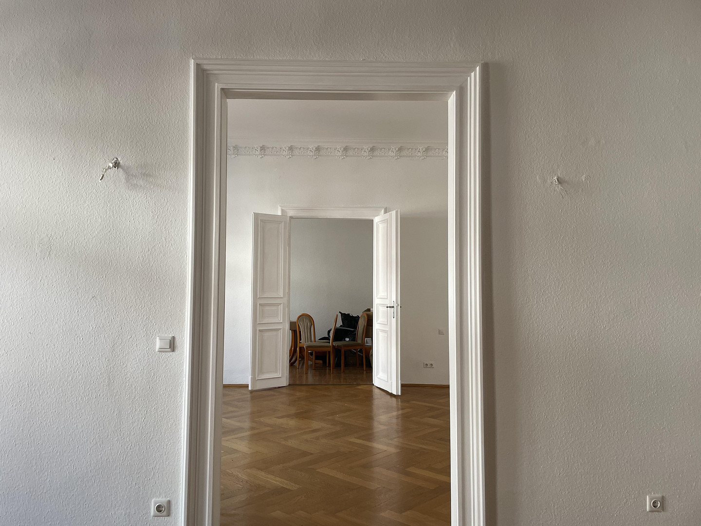 Elegant 5-Room Historic Apartment with 16 m² Sunny Balcony – Available from 01 September 2026 – Dufourstrasse 4, 4107 Leipzig(Zentrum) – Vorschaubild 8