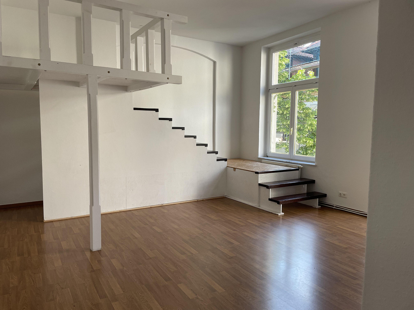 Elegant 5-Room Historic Apartment with 16 m² Sunny Balcony – Available from 01 September 2026 – Dufourstrasse 4, 4107 Leipzig(Zentrum) – Vorschaubild 3
