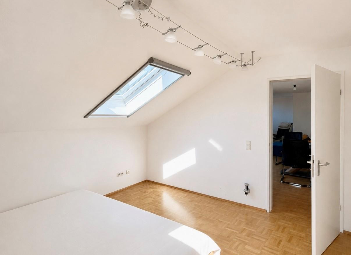 Helle Dachgeschosswohnung mit großer Dachterrasse und Blick ins Grüne – München(Altperlach) – Vorschaubild 6