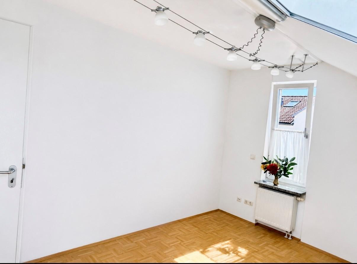 Helle Dachgeschosswohnung mit großer Dachterrasse und Blick ins Grüne – München(Altperlach) – Vorschaubild 7
