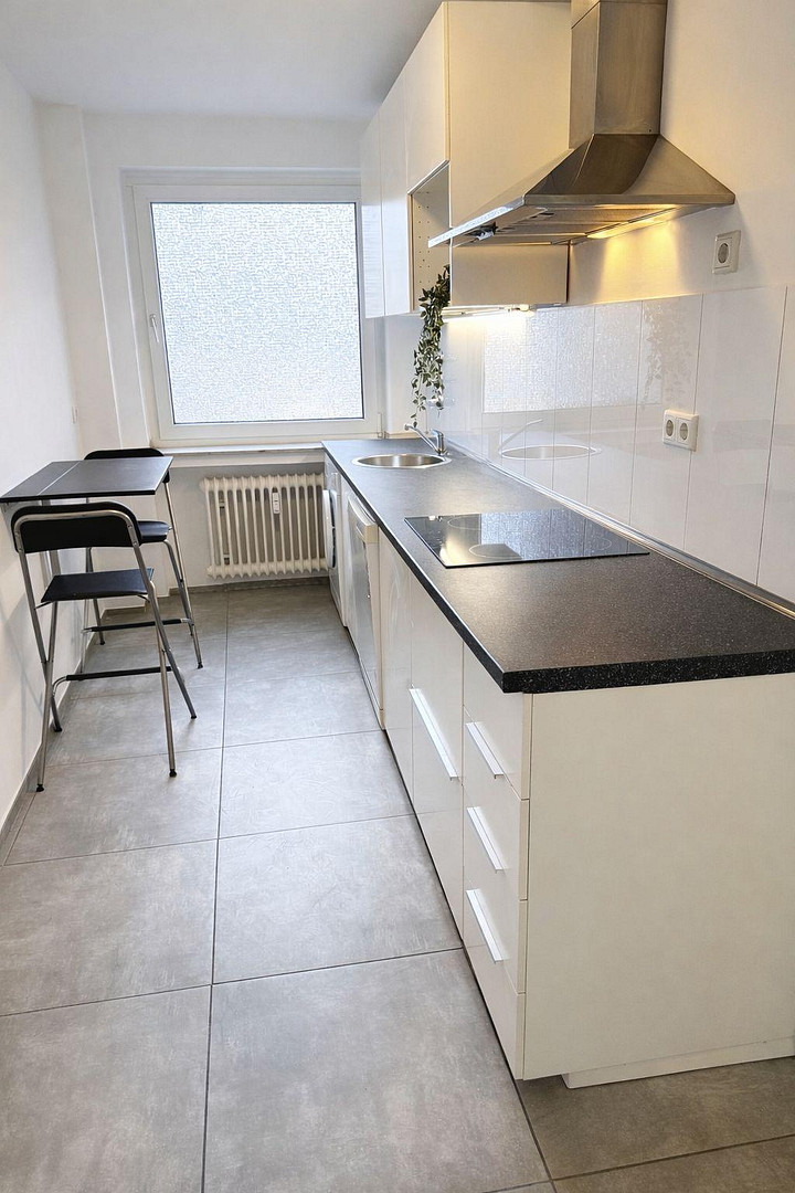 Helle 2 Zi Whg mit Aufzug, direkt am Fürstenplatz **Ohne Makler** – Düsseldorf(Friedrichstadt) – Vorschaubild 5