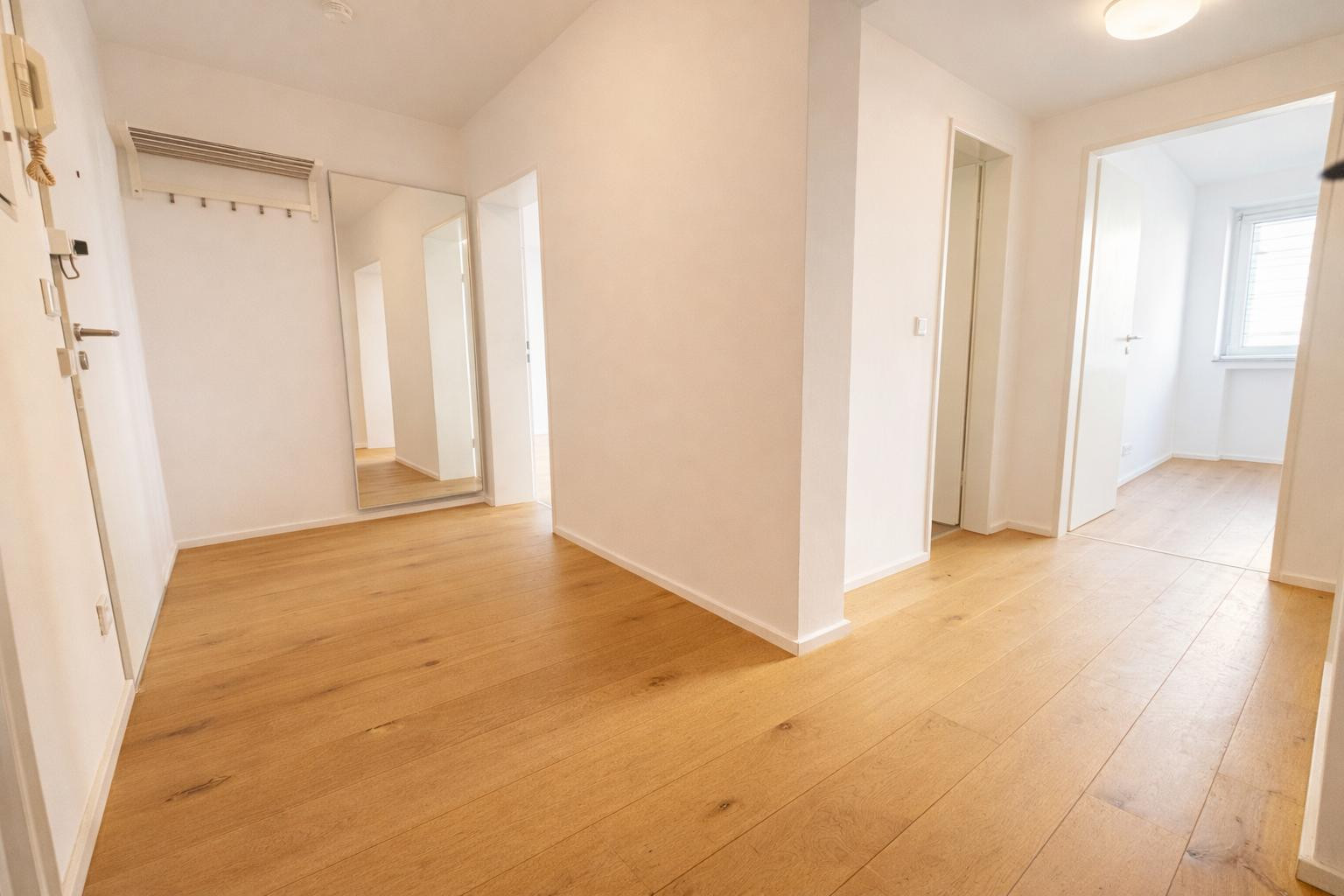 Helle 2 Zi Whg mit Aufzug, direkt am Fürstenplatz **Ohne Makler** – Düsseldorf(Friedrichstadt) – Vorschaubild 4