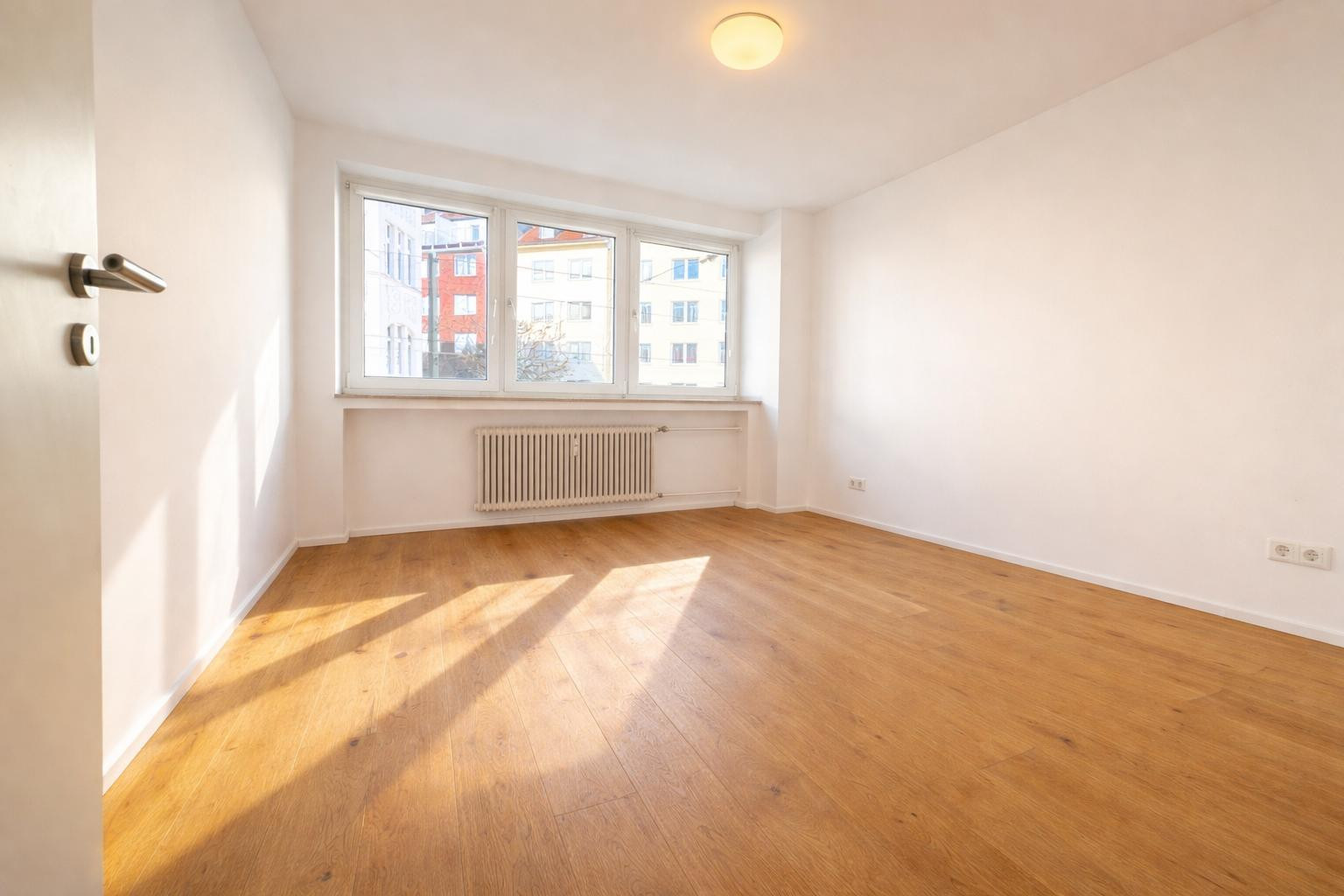 Helle 2 Zi Whg mit Aufzug, direkt am Fürstenplatz **Ohne Makler** – Düsseldorf(Friedrichstadt) – Vorschaubild 3