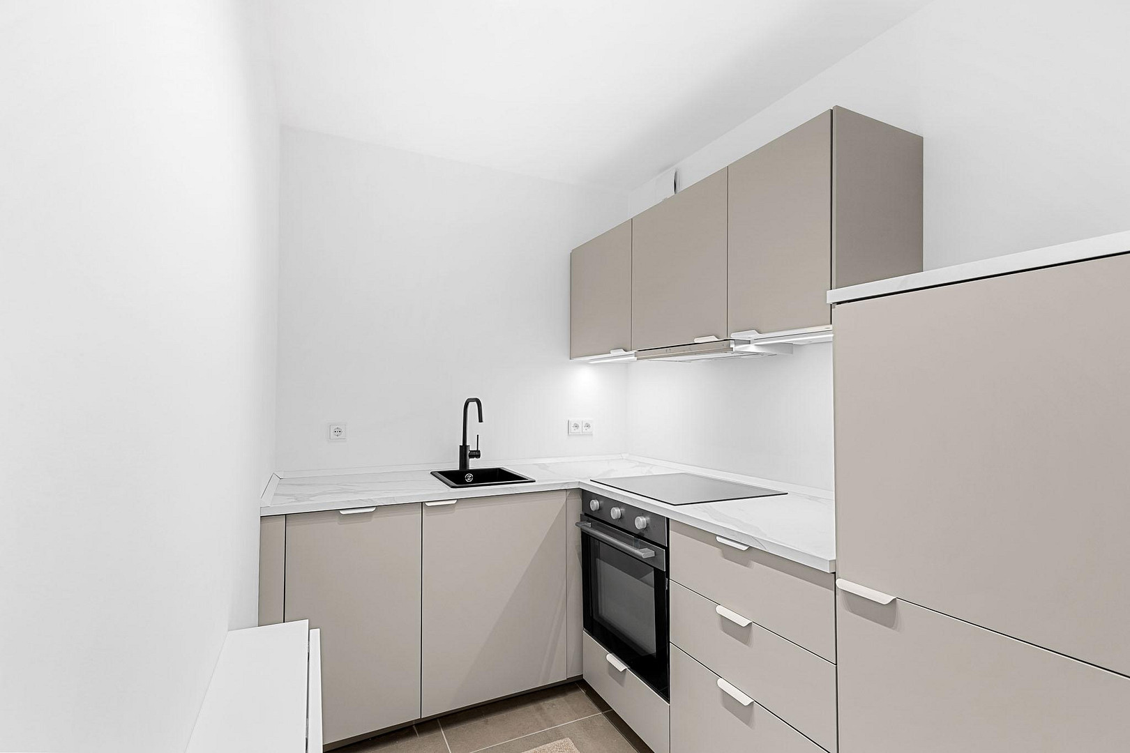 Erstbezug in Solln: 4 Zimmer | Kernsaniert | Südwest-Loggia | Provisionsfrei – Gabriele-Münter-Straße 00, 81477 München(Solln) – Vorschaubild 4