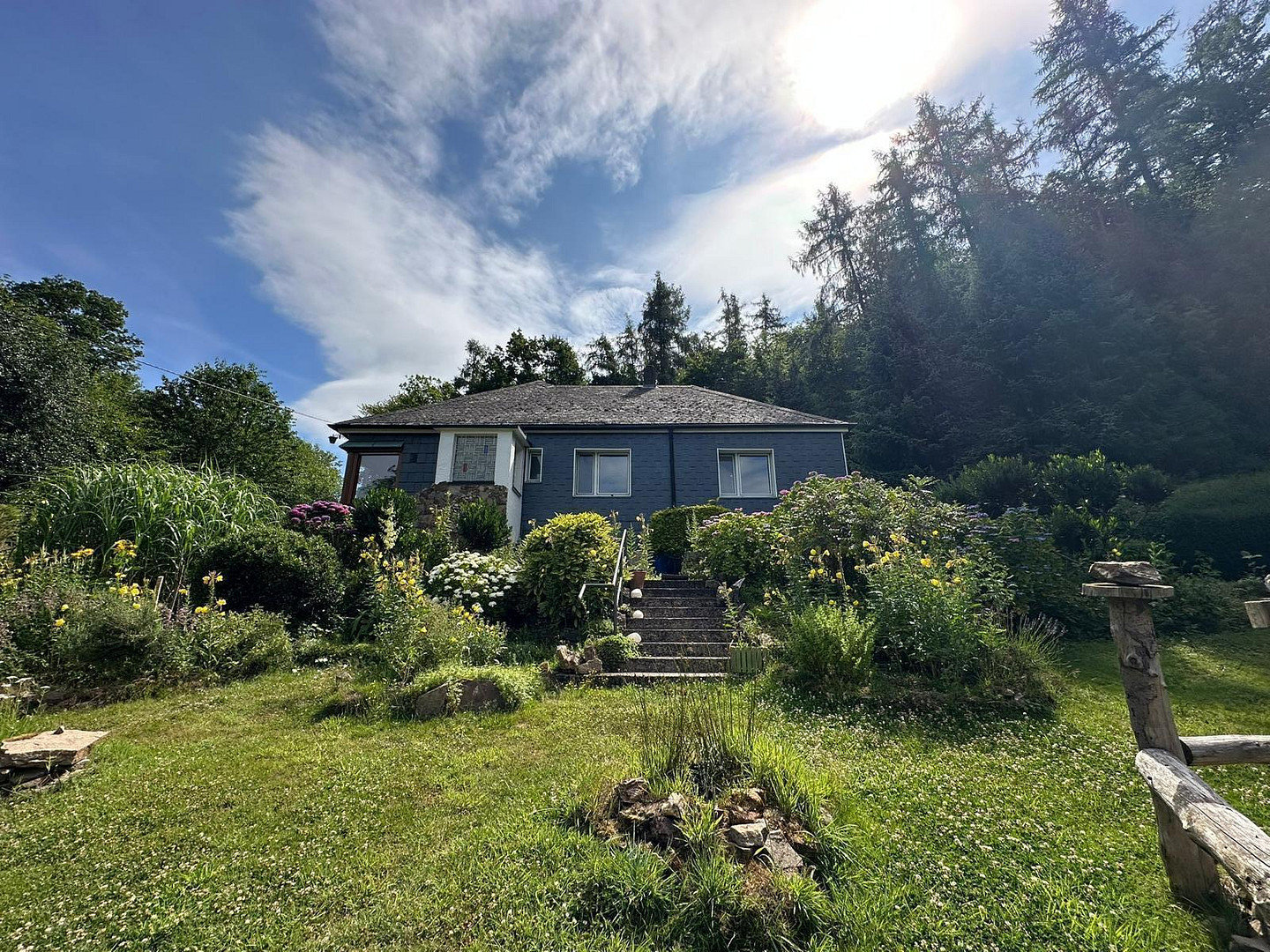 Freistehendes Einfamilienhaus in Alleinlage mit Panoramablick im Wald