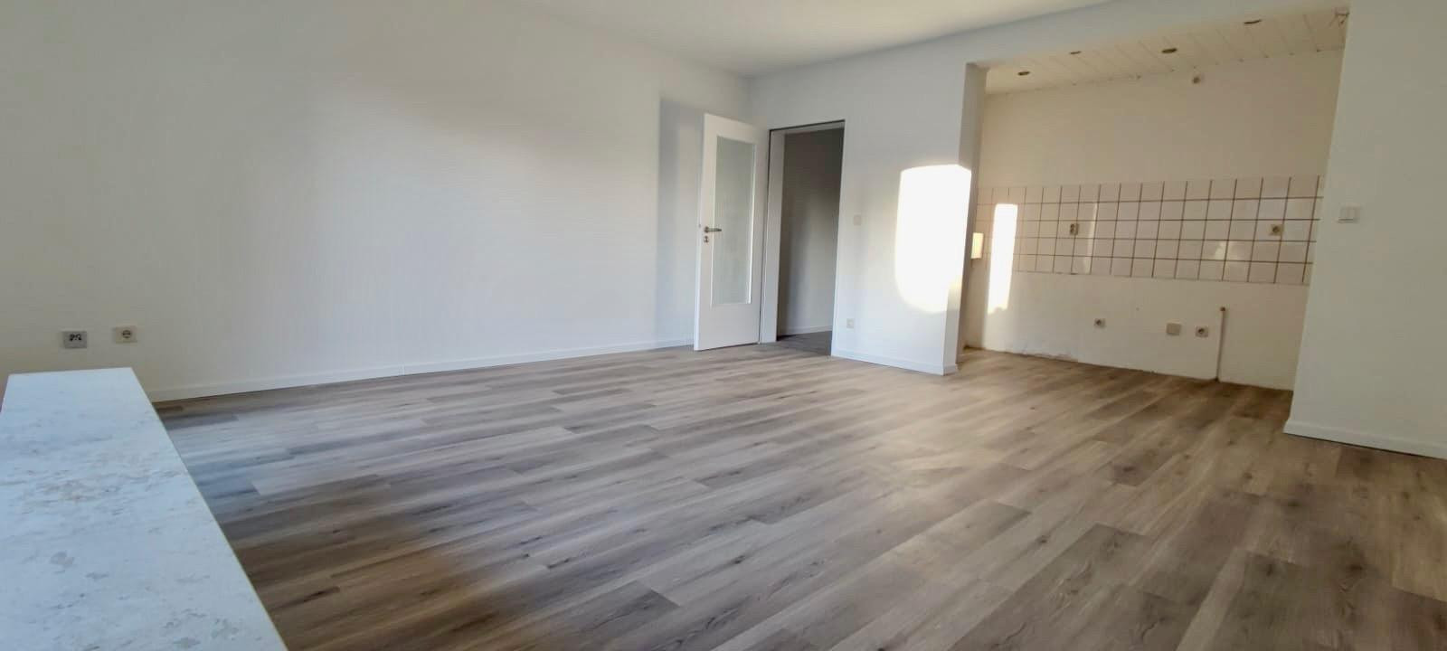 Von privat - schöne 3-Zi.-Whg. + Garten + Terrasse in Paderborn Schloß Neuhaus, ruhige + tolle Lage – Paderborn OT Schloß Neuhaus(Schloß Neuhaus) – Vorschaubild 4