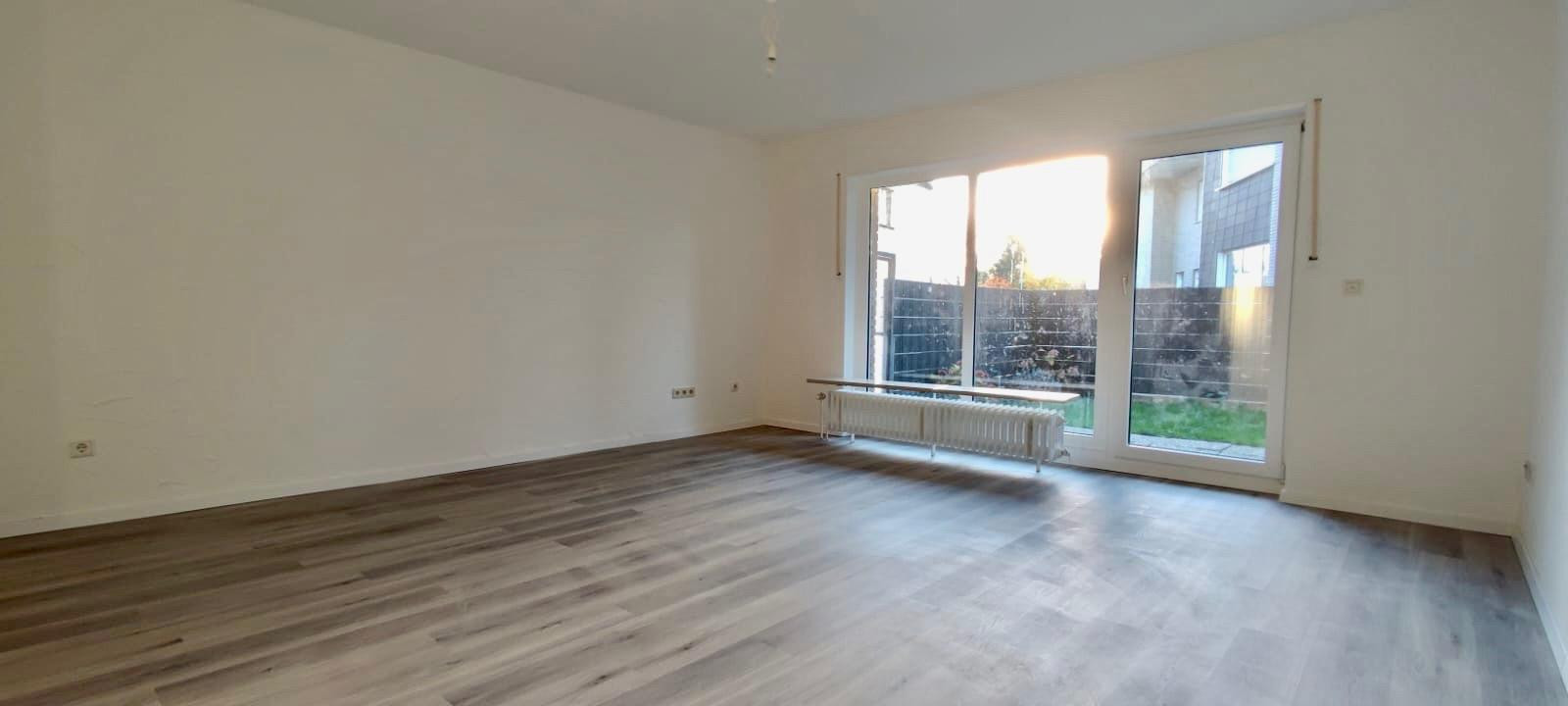 Von privat - schöne 3-Zi.-Whg. + Garten + Terrasse in Paderborn Schloß Neuhaus, ruhige + tolle Lage – Paderborn OT Schloß Neuhaus(Schloß Neuhaus) – Vorschaubild 2