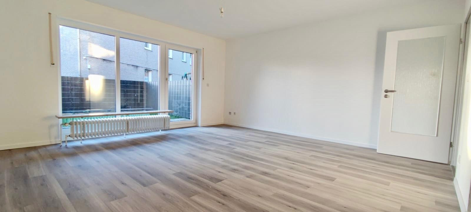 Von privat - schöne 3-Zi.-Whg. + Garten + Terrasse in Paderborn Schloß Neuhaus, ruhige + tolle Lage
