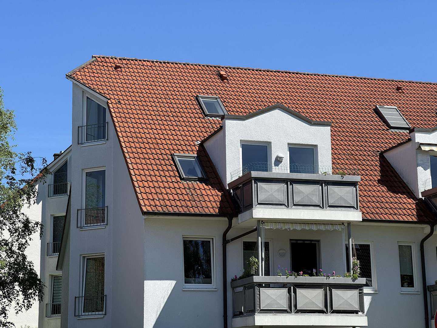 Komfort- 3-Raumwohnung mit Balkon und Tiefgaragen- Stellplatz im Hansapark – Sonnenallee 20, 39116 Magdeburg(Sudenburg) – Vorschaubild 2