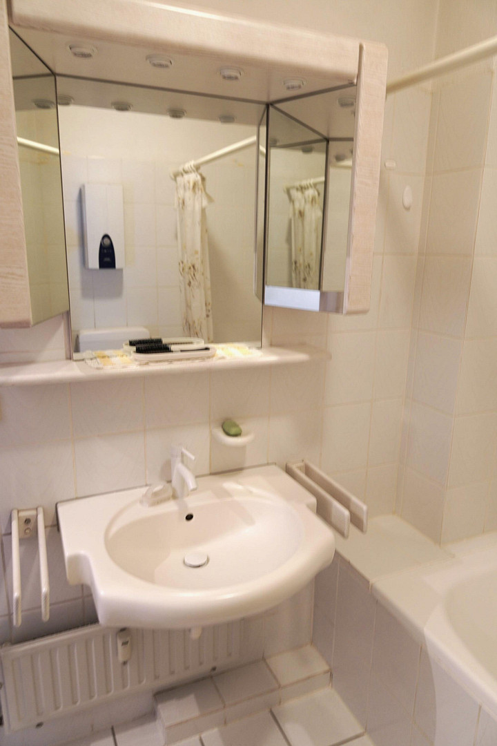 Wunderschöne 3-Zimmer-Wohnung mit Garage, Balkon, Keller und Badewanne – Bremen(Neustadt) – Vorschaubild 34