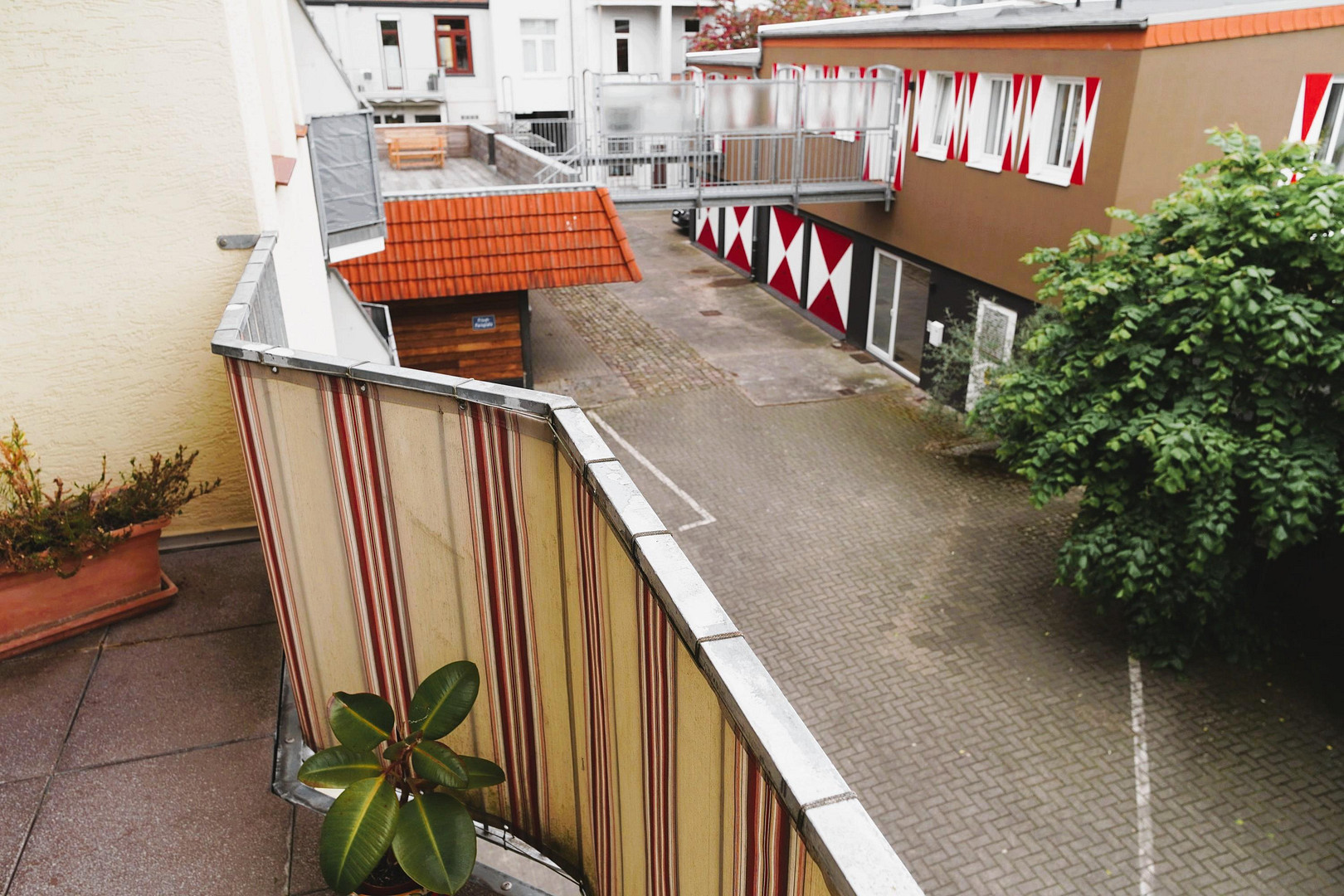Wunderschöne 3-Zimmer-Wohnung mit Garage, Balkon, Keller und Badewanne – Bremen(Neustadt) – Vorschaubild 4