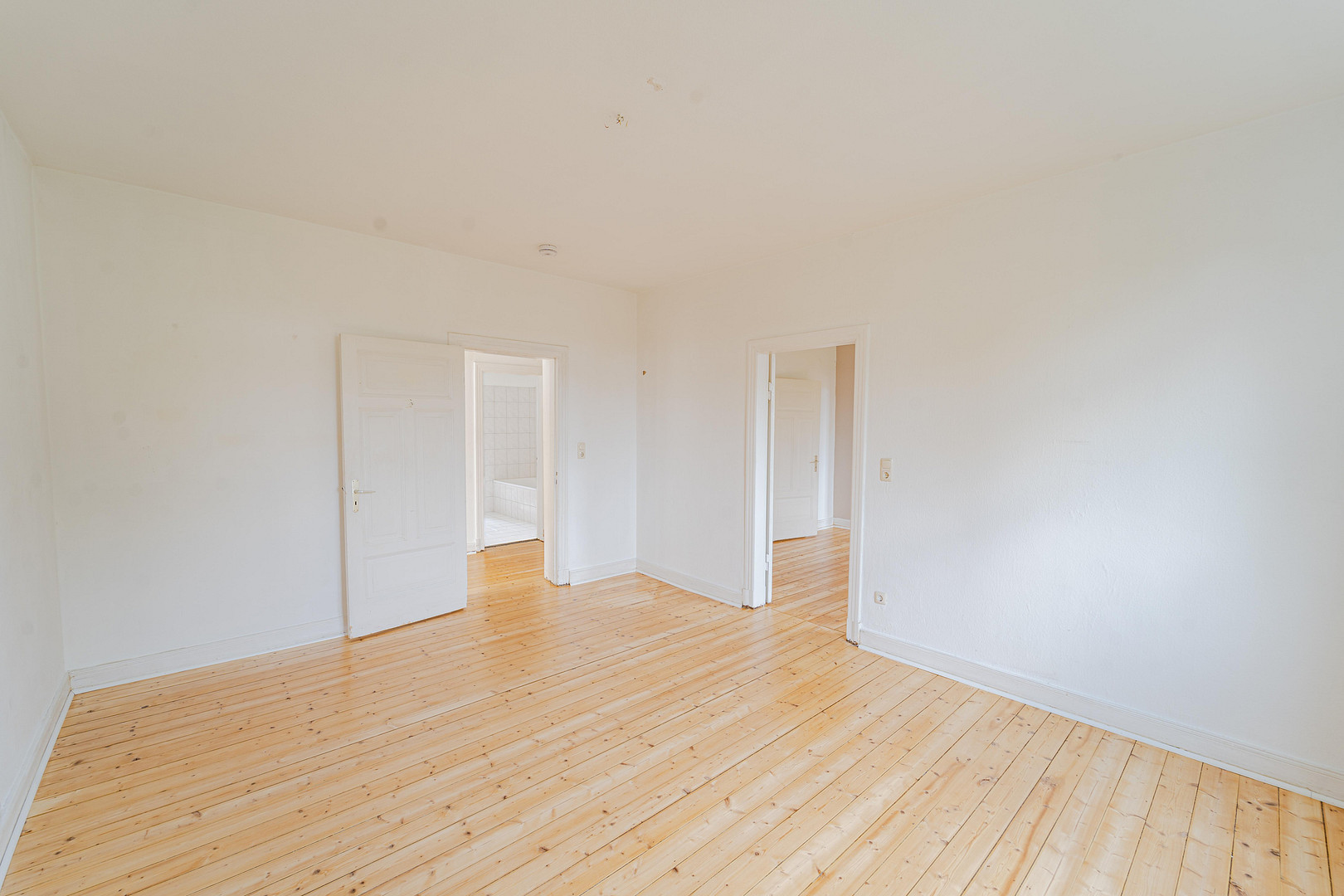 Zwischen Stadt & Ruhe – 3-Zimmer-Altbau mit Balkonidylle – Schwartauer Allee 121, 23554 Lübeck(Holstentor Nord) – Vorschaubild 4