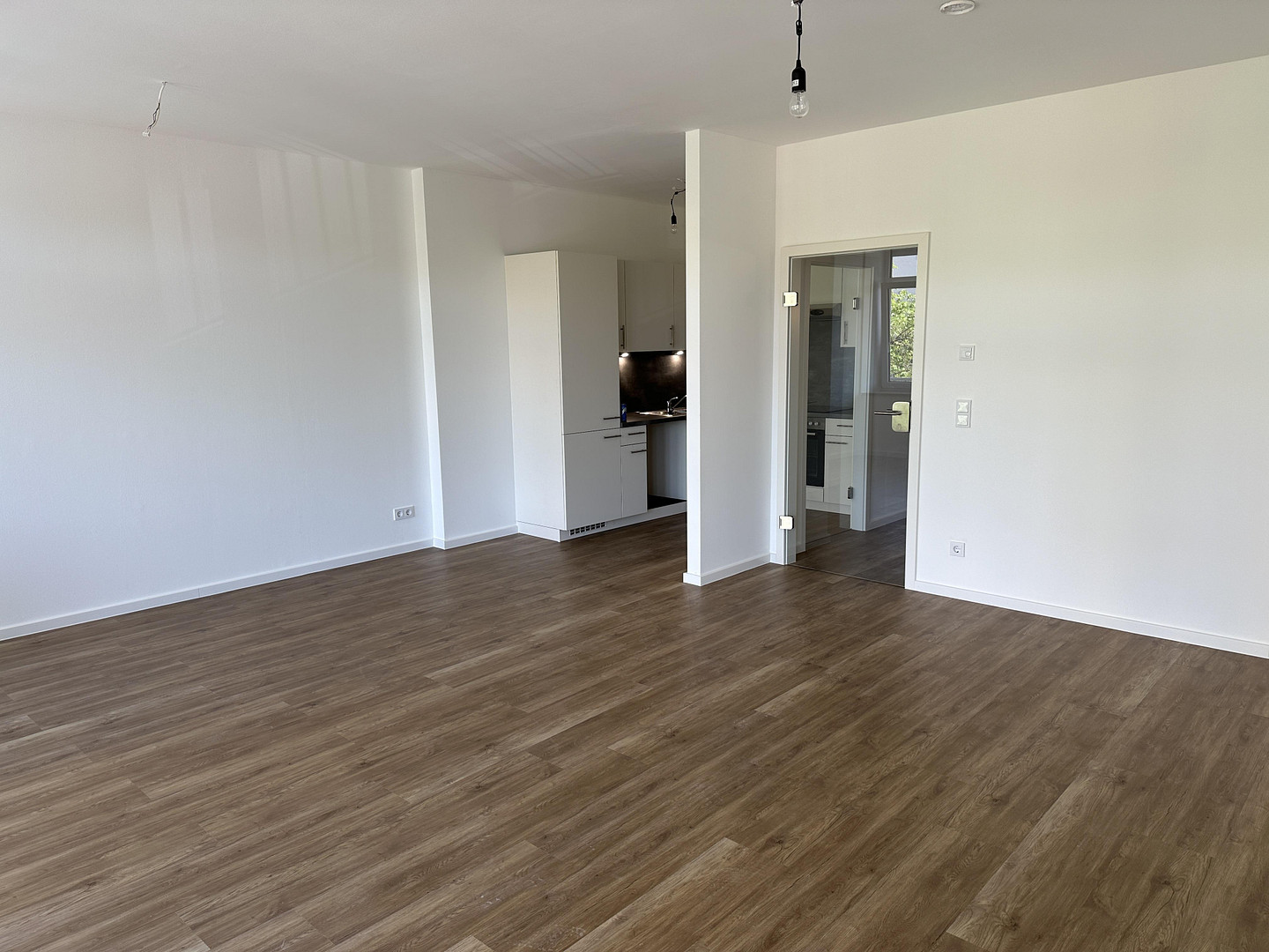 Renovierte 3 - Zimmer Wohnung direkt am Rotkreuzplatz – Nymphenburger Straße 166, 80634 München(Neuhausen) – Vorschaubild 2