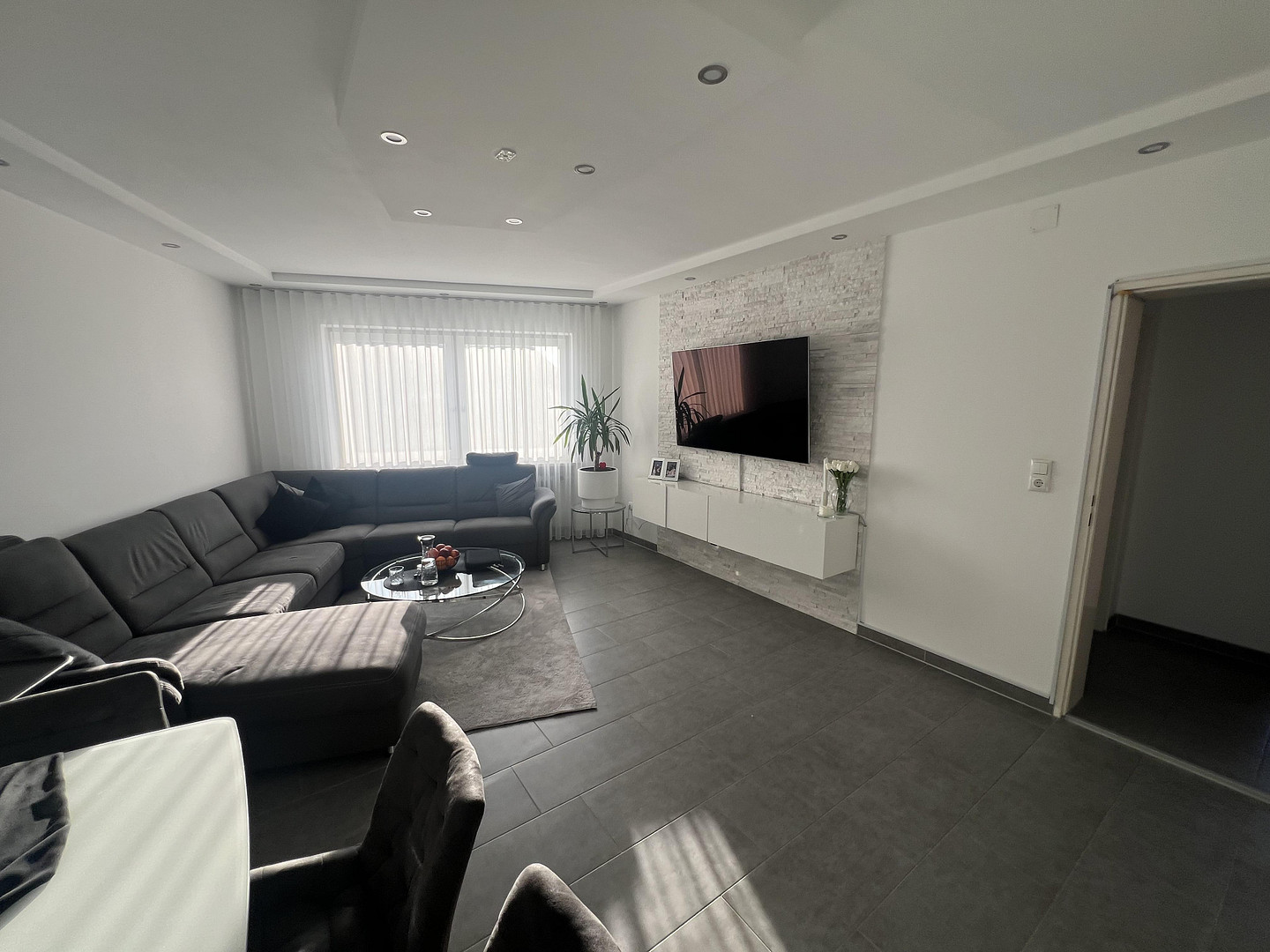 Geschmackvolle 3-Zimmer-Wohnung mit Einbauküche  in Augsburg-Oberhausen/Bärenwirt – Augsburg(Oberhausen) – Vorschaubild 3