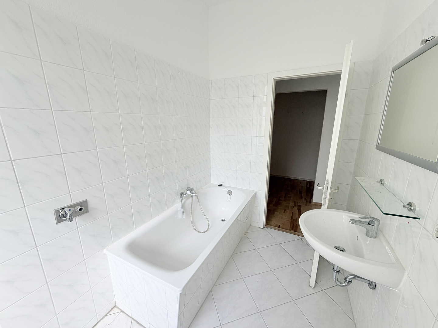 Modernisiert & bezugsfertig: Helle 2-Zimmer-Altbauwohnung mit Balkon in gepflegter Lage – Schnellerstraße 54, 12439 Berlin(Niederschöneweide) – Vorschaubild 10