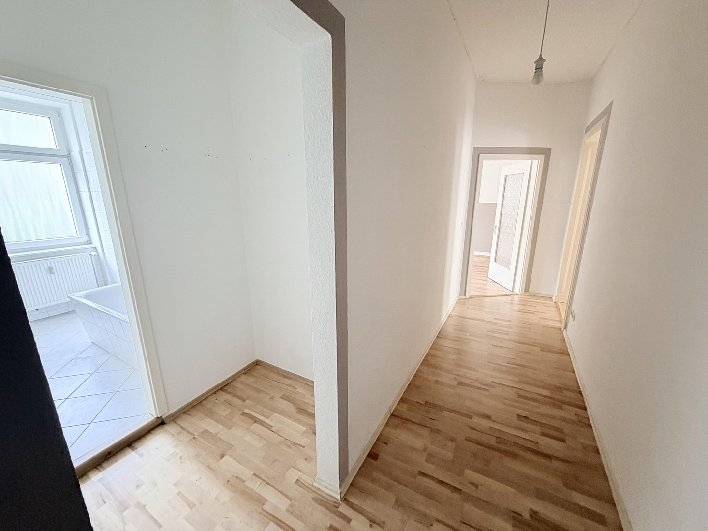 Modernisiert & bezugsfertig: Helle 2-Zimmer-Altbauwohnung mit Balkon in gepflegter Lage – Schnellerstraße 54, 12439 Berlin(Niederschöneweide) – Vorschaubild 9