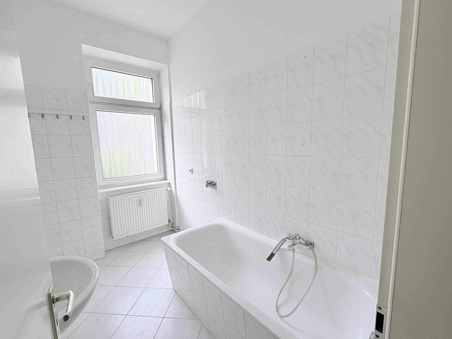 Modernisiert & bezugsfertig: Helle 2-Zimmer-Altbauwohnung mit Balkon in gepflegter Lage – Schnellerstraße 54, 12439 Berlin(Niederschöneweide) – Vorschaubild 11
