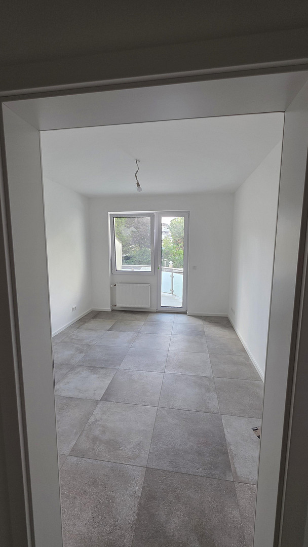Lichtdurchflutete Wohnung mit 2 Balkonen (Erstbezug nach Komplettsanierung mit Einbauküche) – Düsseldorf(Unterbilk) – Vorschaubild 2