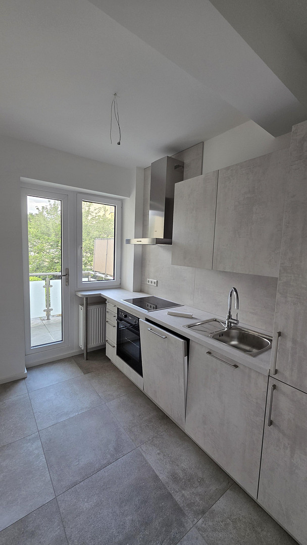 Lichtdurchflutete Wohnung mit 2 Balkonen (Erstbezug nach Komplettsanierung mit Einbauküche) – Düsseldorf(Unterbilk) – Vorschaubild 3