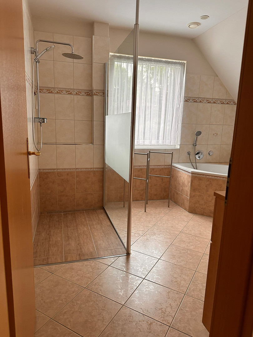Einziehen statt Renovieren – hochwertig saniertes Familienhaus mit Erdwärme und Traumgarten – Glienicke/Nordbahn – Vorschaubild 9