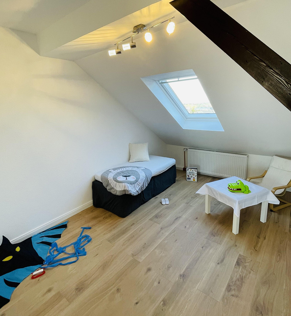 Sanierte 4-Zimmer Dachgeschosswohnung inkl. Außenstellplatz – Südstraße 8, 38446 Wolfsburg(Neindorf) – Vorschaubild 4