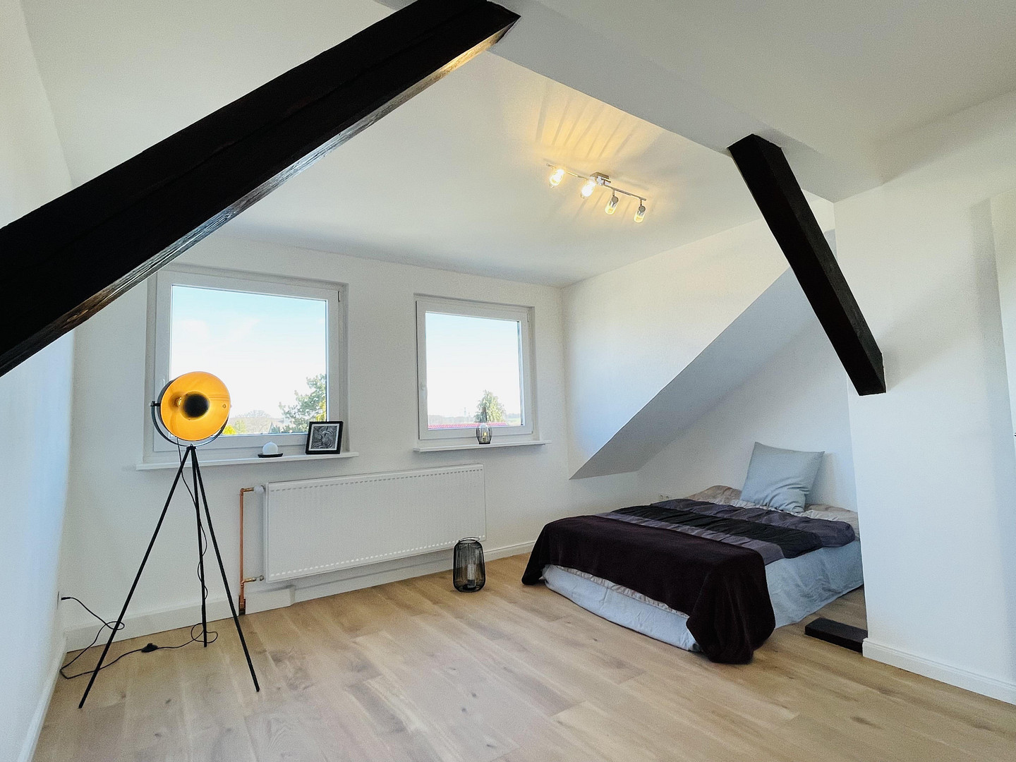 Sanierte 4-Zimmer Dachgeschosswohnung inkl. Außenstellplatz – Südstraße 8, 38446 Wolfsburg(Neindorf) – Vorschaubild 3