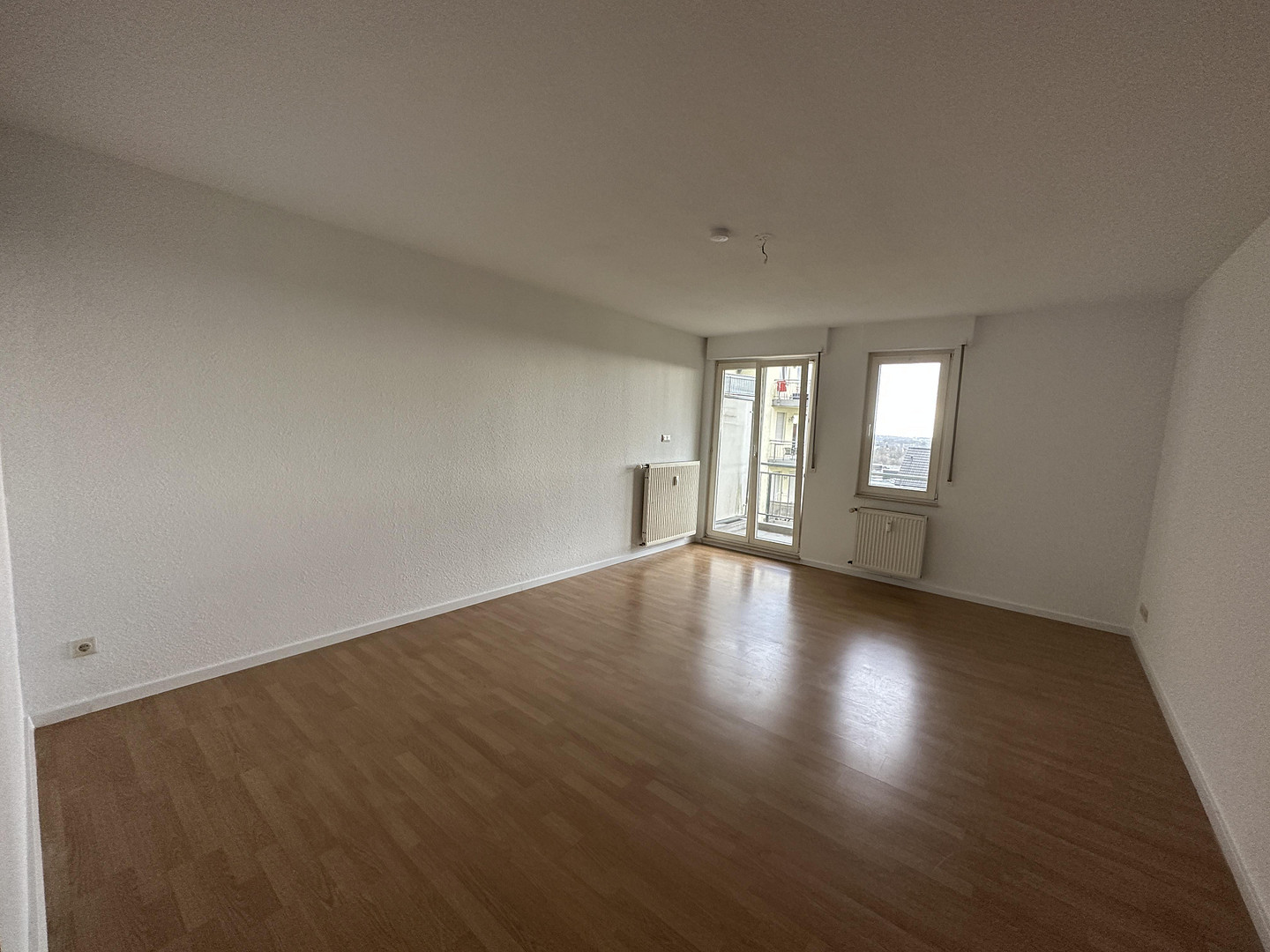 Zentrumsnahe 2-Zimmer-Wohnung mit Balkon und Tiefgaragenstellplatz – Königstr. 41, 42853 Remscheid – Vorschaubild 2