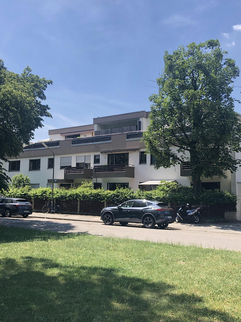 Helle 2-Zimmer-Wohnung, ruhige Lage in Moosach, Balkon mit Blick ins Grüne, möbliert übernehmbar – 80992 München(Moosach) – Vorschaubild 2