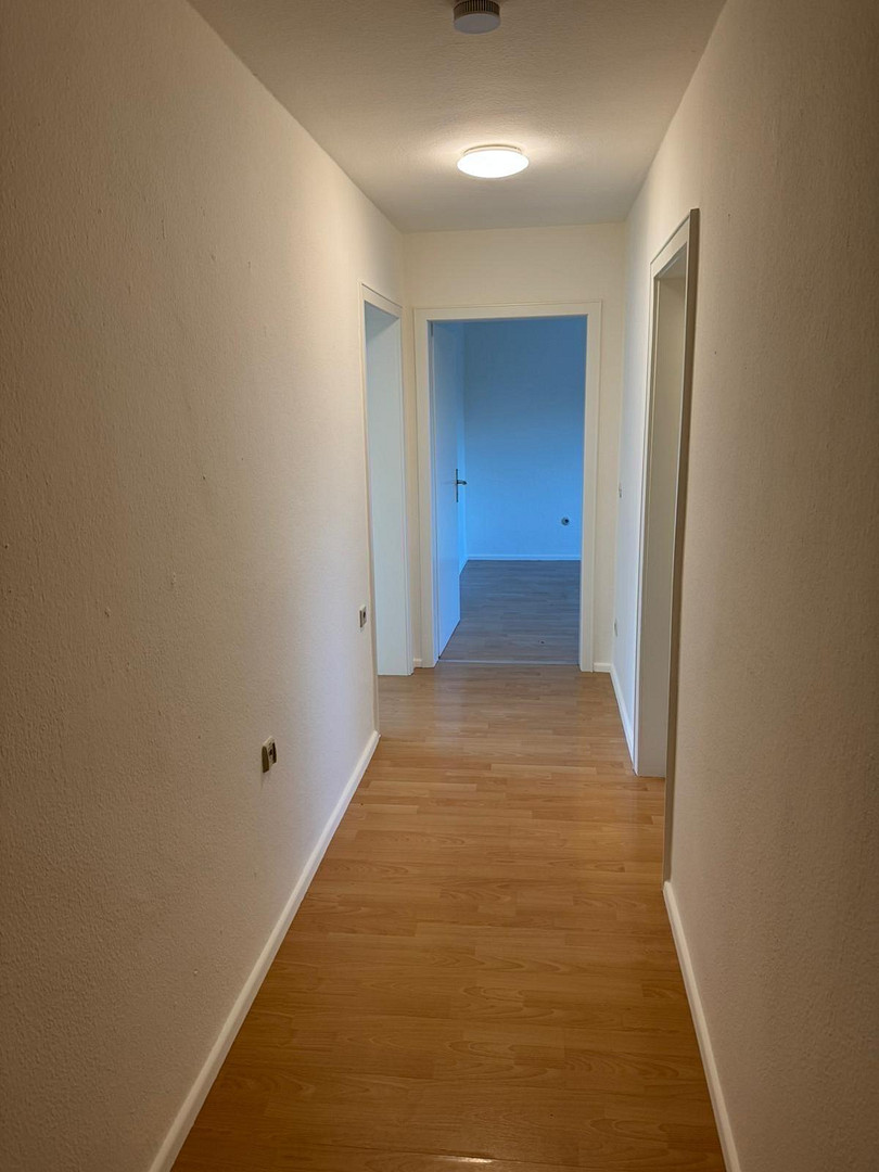 Modernes Wohnen: Helle 2-Zimmer-Wohnung mit sonnigem Balkon in Stuttgart-Stammheim – 70439 Stuttgart(Stammheim) – Vorschaubild 4