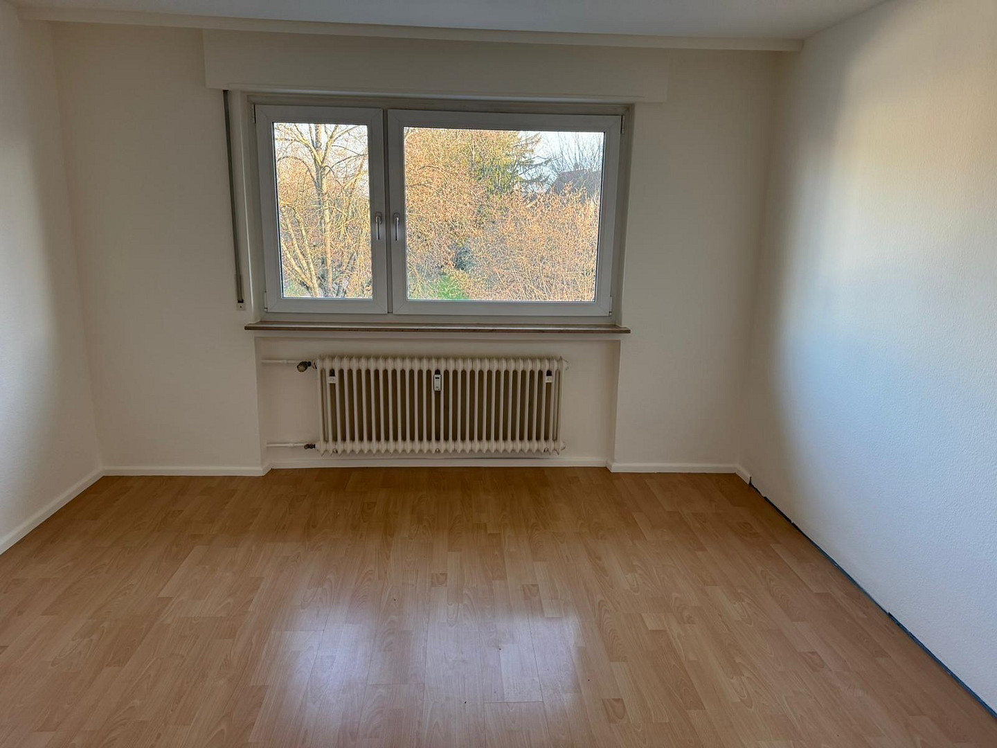Modernes Wohnen: Helle 2-Zimmer-Wohnung mit sonnigem Balkon in Stuttgart-Stammheim – 70439 Stuttgart(Stammheim) – Vorschaubild 3