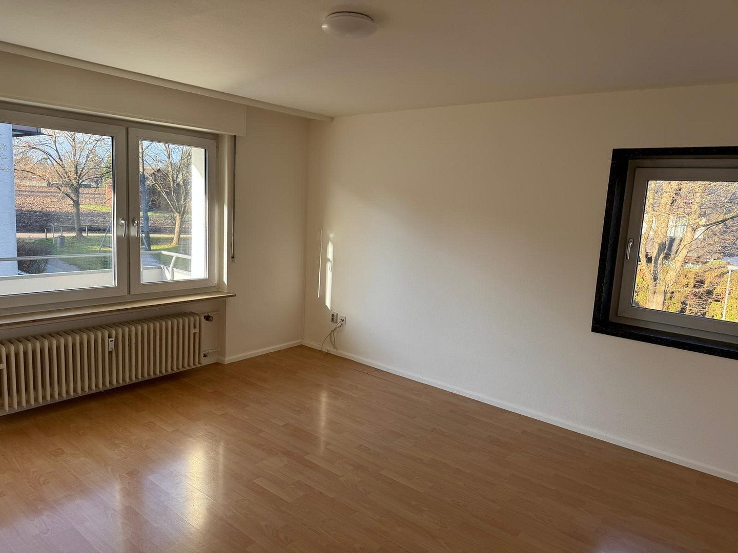Modernes Wohnen: Helle 2-Zimmer-Wohnung mit sonnigem Balkon in Stuttgart-Stammheim – 70439 Stuttgart(Stammheim) – Vorschaubild 2