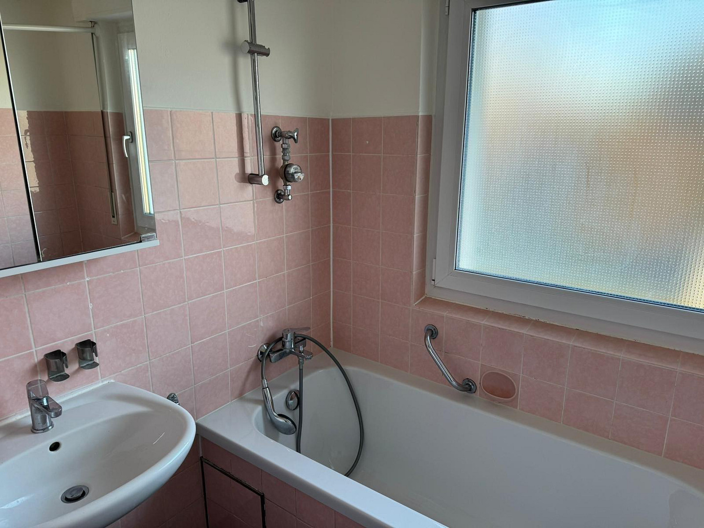 Modernes Wohnen: Helle 2-Zimmer-Wohnung mit sonnigem Balkon in Stuttgart-Stammheim – 70439 Stuttgart(Stammheim) – Vorschaubild 6