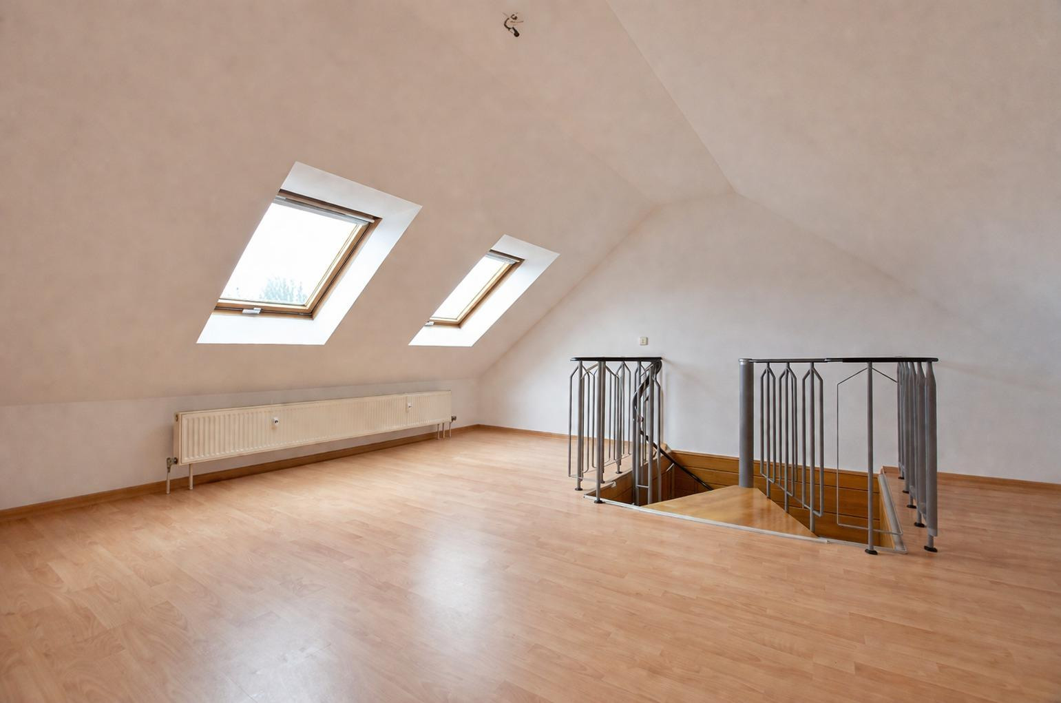 Gemütliche, helle 2-Raum-Wohnung mit Fernblick & modernem Bad auf dem schönen Kaßberg – Franz-Mehring-Straße 9, 9112 Chemnitz(Kaßberg) – Vorschaubild 2