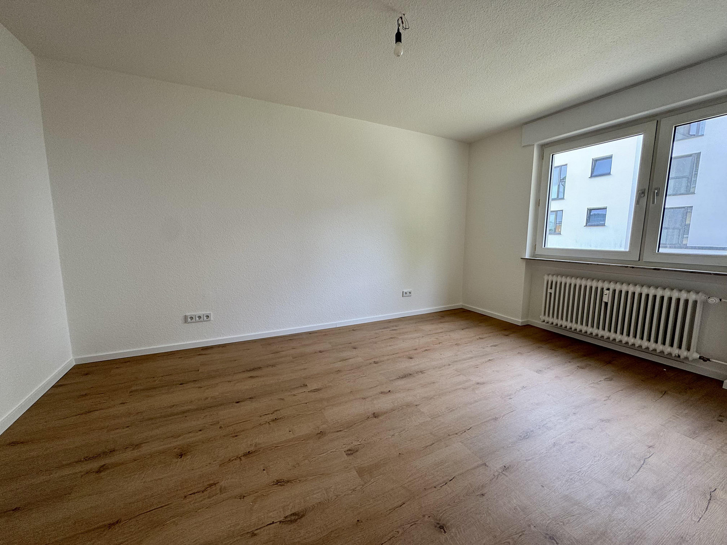 Einziehen und wohlfühlen ! Ideale, geräumige 2-Zimmer-Wohnung mit Balkon, Einbauküche und Stellplatz – Hauberrisserstraße 25, 65189 Wiesbaden – Vorschaubild 8