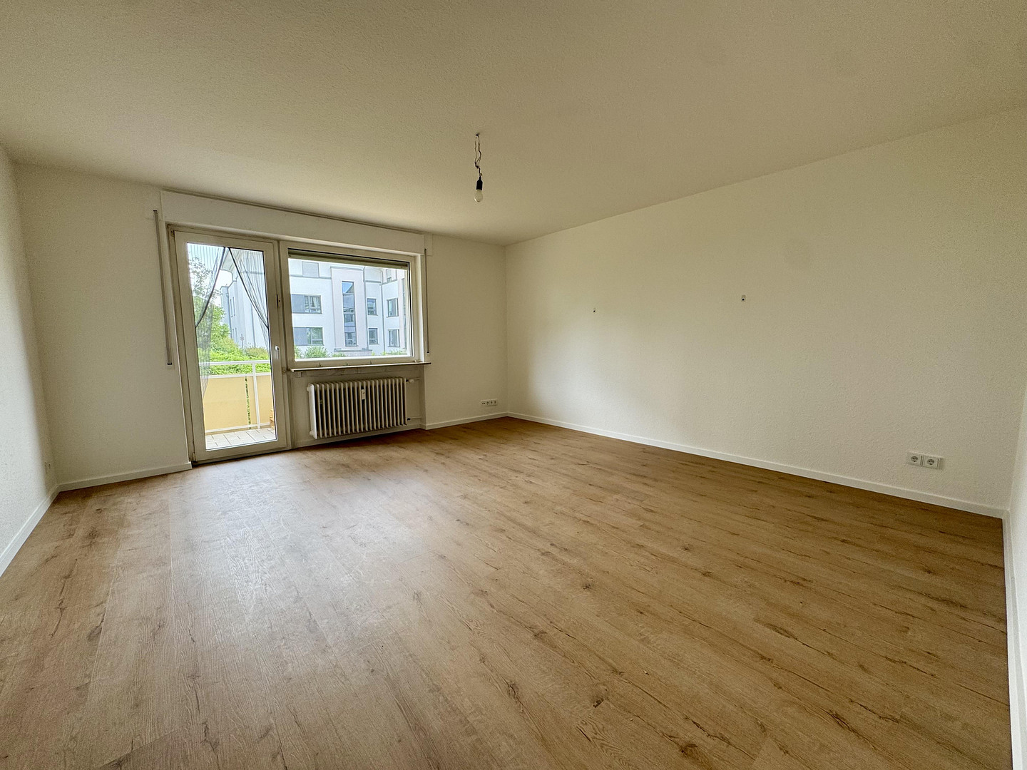 Einziehen und wohlfühlen ! Ideale, geräumige 2-Zimmer-Wohnung mit Balkon, Einbauküche und Stellplatz – Hauberrisserstraße 25, 65189 Wiesbaden – Vorschaubild 13
