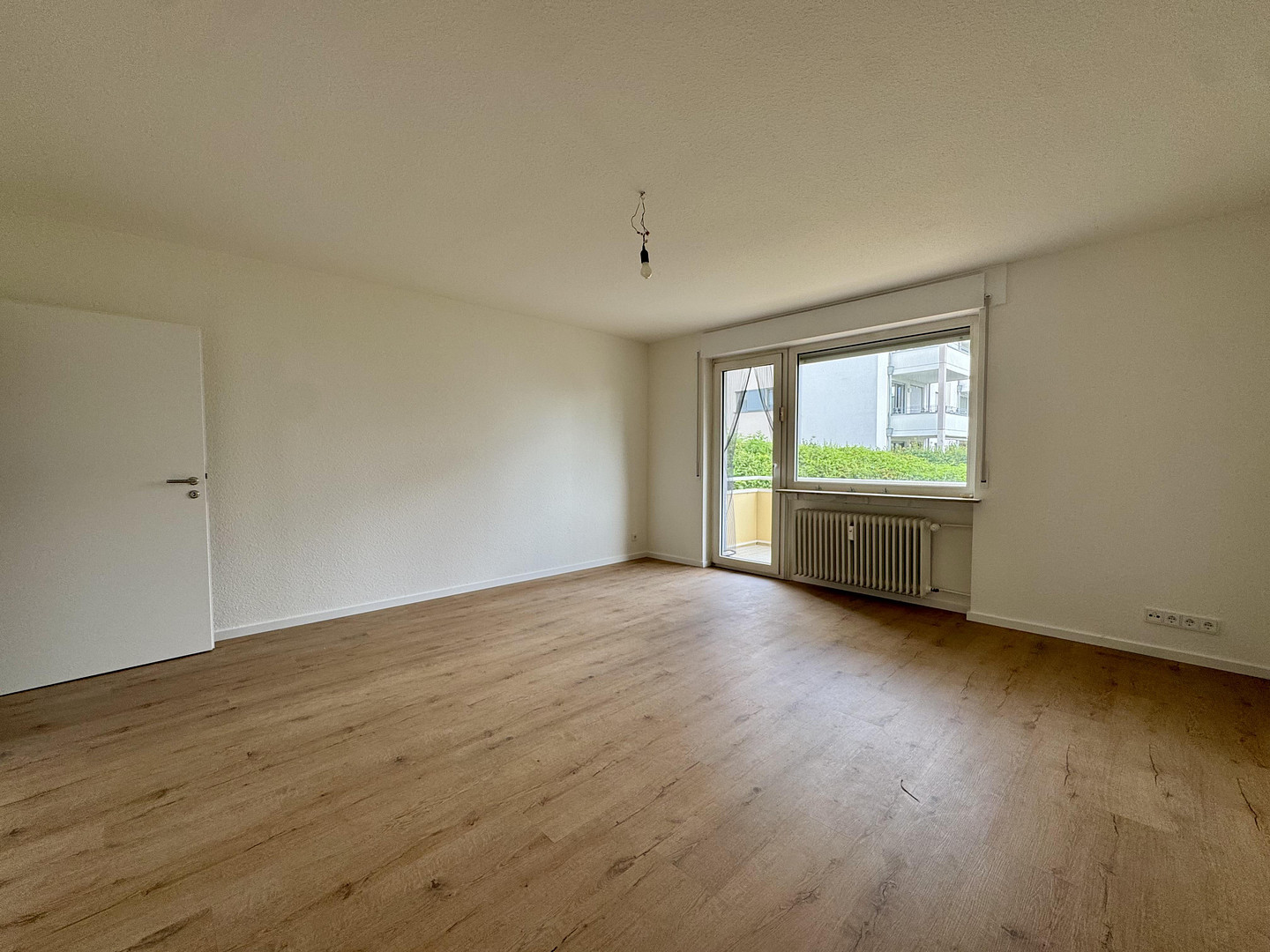 Einziehen und wohlfühlen ! Ideale, geräumige 2-Zimmer-Wohnung mit Balkon, Einbauküche und Stellplatz – Hauberrisserstraße 25, 65189 Wiesbaden – Vorschaubild 14