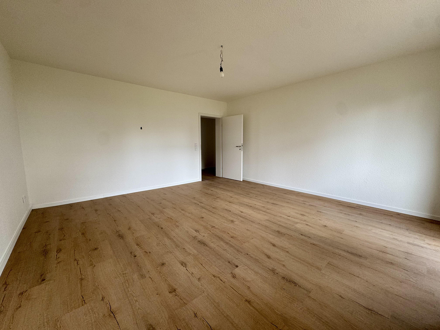 Einziehen und wohlfühlen ! Ideale, geräumige 2-Zimmer-Wohnung mit Balkon, Einbauküche und Stellplatz – Hauberrisserstraße 25, 65189 Wiesbaden – Vorschaubild 15