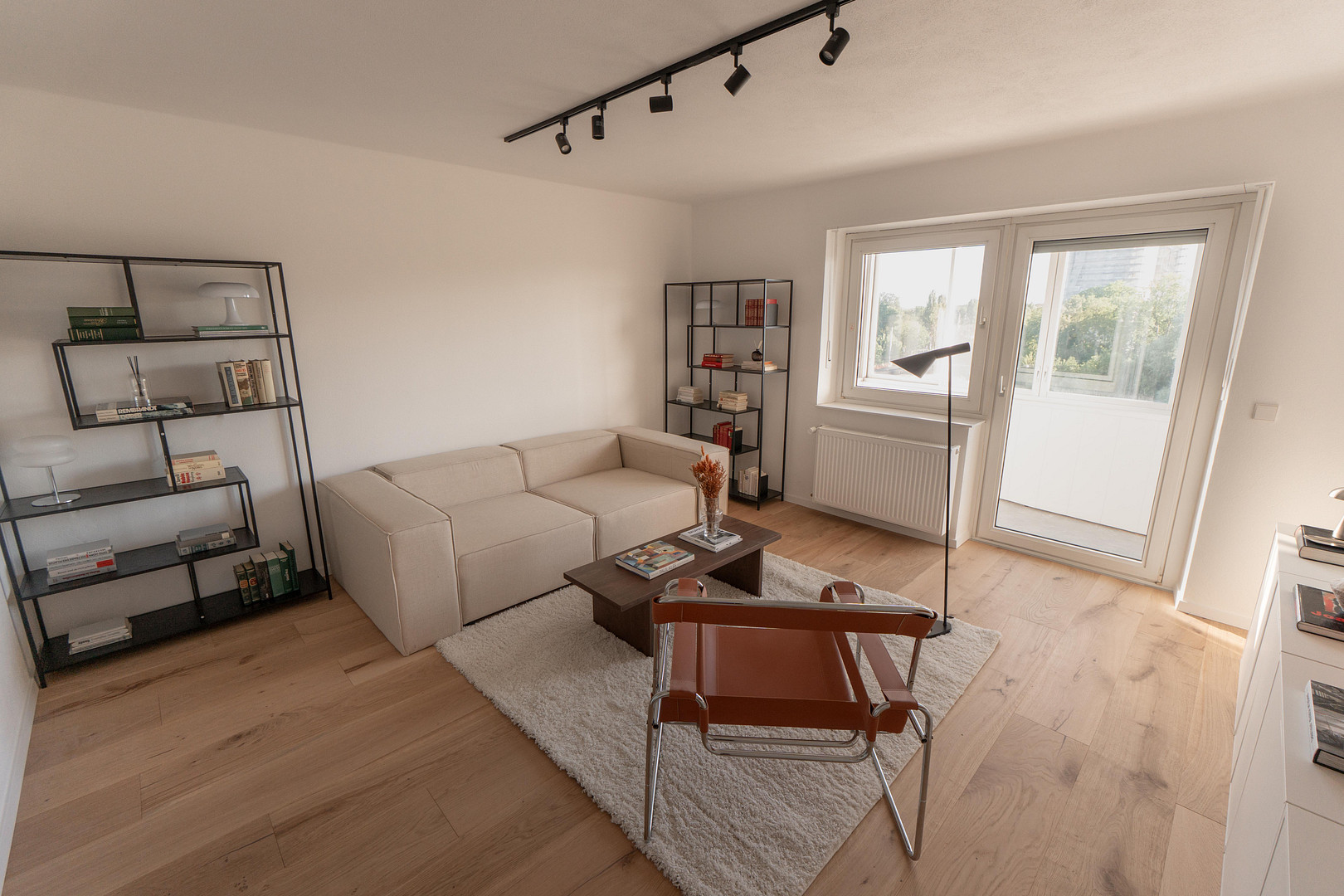 WOHNEN AM LECH: HOCHWERTIG SANIERTE 4-ZIMMER WOHNUNG - BEZUGSFREI & OHNE MAKLERPROVISON – Lützowstraße 3, 86167 Augsburg Lechhausen(Lechhausen) – Vorschaubild 2