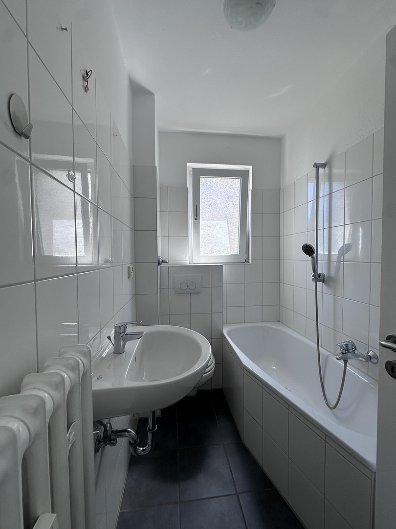 Frisch renovierte 2,5 Raum-Wohnung in Oberhausen-Dümpten – Feldmannstr. 85, 46045 Oberhausen(Dümpten) – Vorschaubild 3
